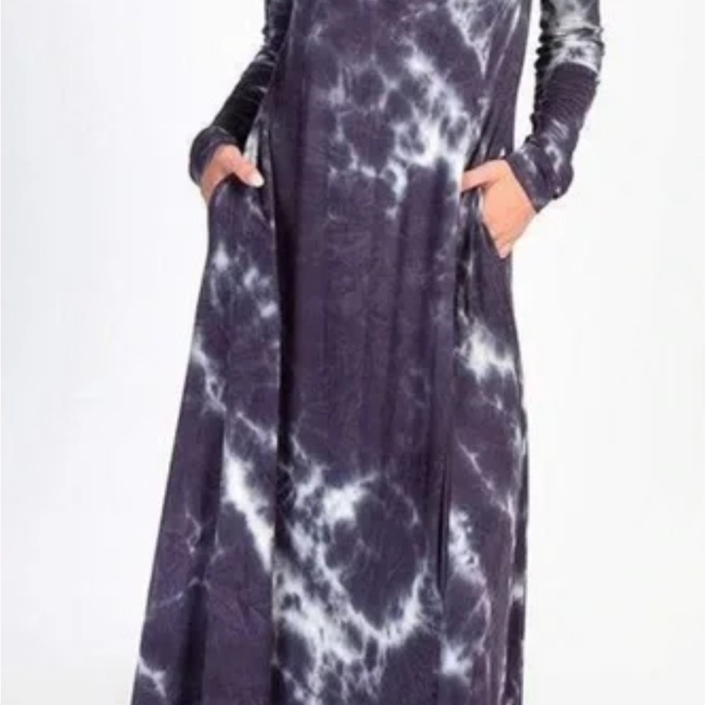 NATURAL LIFE Long Sleeve Tie-Dye Maxi Dress in Black and White